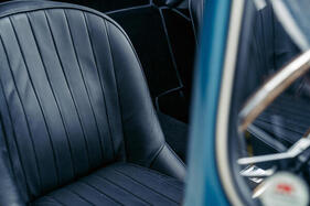 AC MA-200 (1963) – Hüftgoldwaage: Entweder die Kübelsitze mit starren Lehnen passen – oder eben nicht