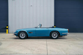 AC MA-200 (1963) – Muskulöses Profil mit gebogener Kotflügellinie und niedriger, stark gewölbter Windschutzscheibe AC MA-200 (1963) – Muskulöses Profil mit gebogener Kotflügellinie und niedriger, stark gewölbter Windschutzscheibe