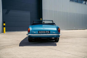 AC MA-200 (1963) – Verwechselbare Eleganz: Das Heck entspricht dem Stil der Zeit und bewegt sich irgendwo zwischen MGB und Ferrari 250 GT. Auch ein Hauch Karmann-Ghia lässt sich ausmachen