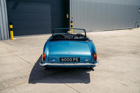 AC MA-200 (1963) – Verwechselbare Eleganz: Das Heck entspricht dem Stil der Zeit und bewegt sich irgendwo zwischen MGB und Ferrari 250 GT. Auch ein Hauch Karmann-Ghia lässt sich ausmachen