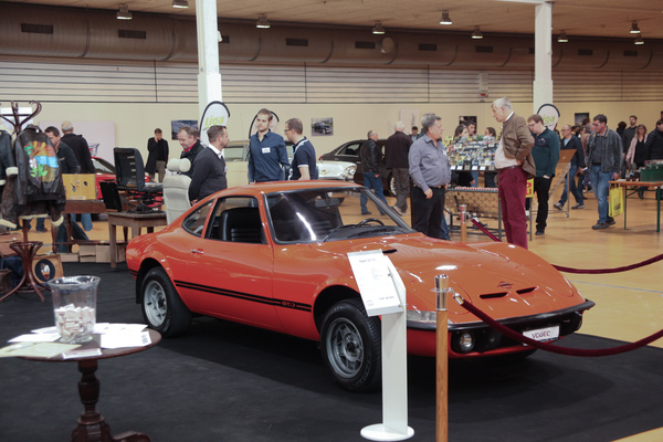 AC Vogel zeigte diesen fast unberührten und neuwertigen Opel GT/J - Oldtimermesse St. Gallen 2015