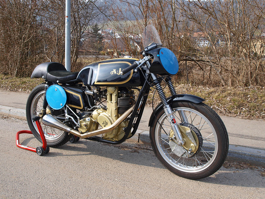 Bild: AJS 7R Boyracer (1952) - angeboten an der Versteigerung der Oldtimer Galerie anlässlich der Dolder Classics am 7. Juni 2014