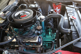 AMC AMX 390 (1970) - der Motorraum bietet genug Platz für den grossen V8