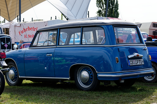 AWZ P 70 Kombi (1956) , der Vorgänger des Trabbi. Damit ging es los mit der Duroplast-Karosserie – OMMMA 2023