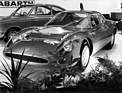 Abarth 1300 OT (1966) - an einer Automobilausstellung - zelebriert wird der Gewinn der Weltmeisterschaft in der Division 1