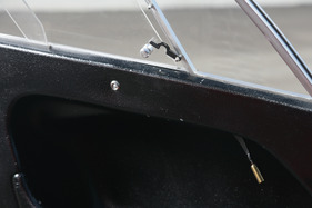 Abarth 1300 OT (1966) - rechts sieht man den einfach gestalteten Türöffner