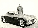 Bild: Abarth 205A (1950) - Carlo Abarth mit seinem Frühwerk in der eigenen Firma
