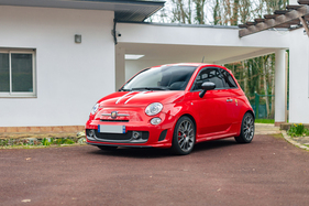 Abarth 695 Tributo Ferrari (2010) - Lot 159 an der RM/Sotheby's Monaco Versteigerung am 10.11. Mai 2024