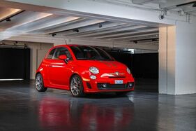 Abarth Fiat 500 Ferrari Dealers Edition (2009) - als Lot 168 an der Artcurial-Versteigerung anlässlich der Rétromobile Paris am 18./19. März 2022
