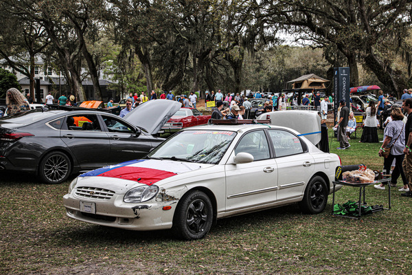 Aber auch aus anderen extrakontinentalen Gefilden gelangen Kandidaten zum Concours d’Lemons. Hier ein Hyundai Sonata aus Südkorea, ...
