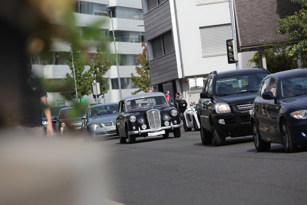 Bild Abreise im dichten Verkehr von Morges - Swiss Classic British Car Meeting Morges 2017