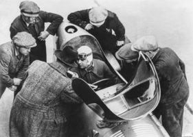 Absprache zwischen Rudolf Caracciola und Alfred Neubauer - vor den Weltrekordfahrten auf der Avus (1934)