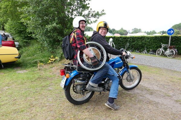 Bild Abtransport der Yamaha-Felge per Honda – Bockhorner Oldtimermarkt 2024