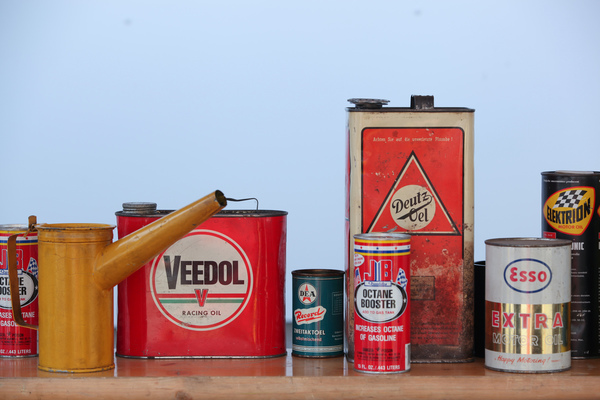 Accessoires für die heimische Garage, z.B. Kanister von Veedol - 3. Youngtimer- und Classictreffen Pratteln am 15. Juli 2018