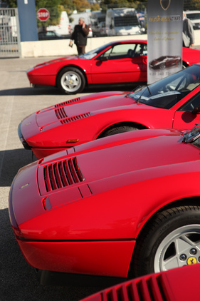 Achtzylinder-Ferrari-Modelle in Rosso Corsa - Auto e Moto d'Epoca Padova 2015