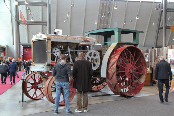 Bild Ackergigant - Deutz MTZ 220 von 1930 - Retro Classics Stuttgart 2018