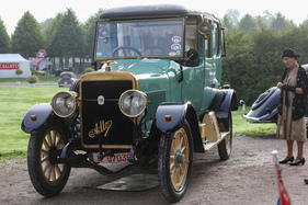 Adler 19/40 Limousine (1909) - mit Vierzylinder-Viertaktmotor, 4200 cm3, 48 PS und 60 km/h Spitze, rund 100 Stück gebaut - 21. Classic-Gala Schwetzingen 2025