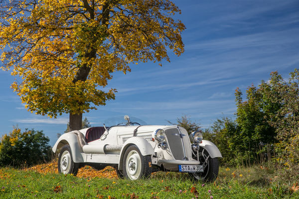 Adler Diplomat Geländesport (1935) - Der Adler Diplomat Geländesport befindet sich zwar in seinen Herbsttagen, strahlt aber nach einer Verjüngungskur an einem schönen Herbsttag
