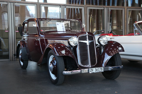 Adler Trumpf Junior 1E - mit Frontantrieb und einem Vierzylindermotor mit 995 cm3 und 25 PS genügten für 88 km/h - Oldtimermesse St. Gallen 2014