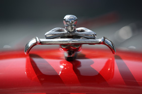 Adrette Kühlerfigur auf einem Nash Metropolitan - Dolder Classics Mai 2015