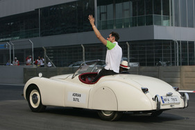 …. Adrian Sutil im Jaguar, …