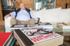 Adriano Cimarostis Grand Prix Suisse Buch auf dem Couchtisch bei Albert Obrist