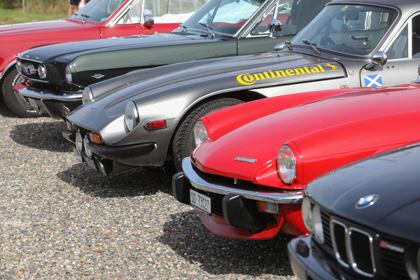 Ähnliches Frontdesign, unterschiedliche Hersteller haben der Triumph Spitfire und der TVR 3000 M - 6. Lägern Classic 2023