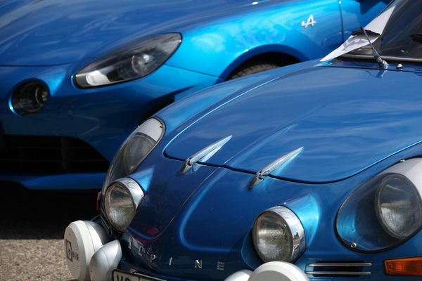 Ähnlichkeiten und Unterschiede zwischen der modernen Alpine A110 und ihrem legendären Vorgänger - 1ère Rencontre Franco-Suisse Alpine 2019