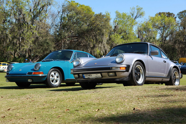 Äusserst reizvoll ist das Betrachten und Vergleichen der verschiedenen 911-Modellgenerationen – hier steht ein Porsche 911 S von 1967 neben einem 911 Carrera von 1985. Letzterer fällt auch durch sein libanesisches Nummernschild auf.