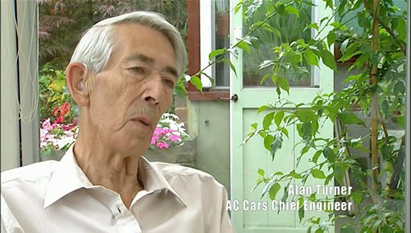 Alan Turner damaliger Chef Ingenieur bei AC Cars - Standbild aus dem Film The Snake and the Stallion