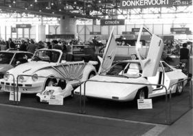 Albar Sonic GTI - neben Albar VW 1303 Cabrio - der Sonic verfügt über Schrägschwing-Türen - am Genfer Automobilsalon 1984