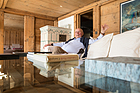 Albert Obrist im Gespräch in seinem Gstaader Chalet