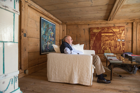 Albert Obrist in seinem sorgfältig restaurierten Gstaader Chalet