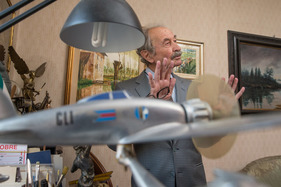 Aldo Brovarone in seinem Arbeitsumfeld Aldo Brovarone in seinem Arbeitsumfeld