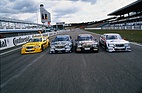 Alexander Grau/Kurt Thiim, Ellen Lohr, Jan Magnussen/Jörg van Ommen und Dario Franchitti/Bernd Schneider in den AMG Mercedes C-Klasse Rennsport-Tourenwagen - DTM-Fahrerteam 1995
