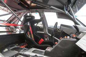 Alfa Romeo 155 Ti V6 ITC (1996) - Überrollkäfig und ausgeräumtes Interieur