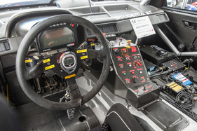 Alfa Romeo 155 Ti V6 ITC (1996) - es sind noch Elemente des Seriencockpits vorhanden