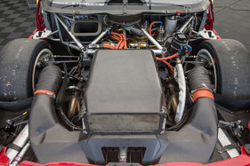 Alfa Romeo 155 Ti V6 ITC (1996) - längs und weit hinten eingebaut - der V6-Motor