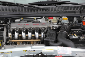 Alfa Romeo 156 3.2 V6 GTA (2004) - der quer eingebaute V6-Motor - an der Dolder-Versteigerung der Oldtimer Galerie am 11. Juni 2016