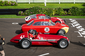 Bild Alfa Romeo 158 Alfetta (1938) – In guter Nachbarschaft zu einer Giulia Sprint GT und einer Giulia TZ – Goodwood Revival 2025