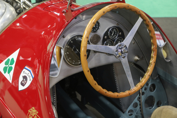 Alfa Romeo 158 "Alfetta" (1947) - Blick ins Cockpit des neu aufgebauten Rennwagens - Rétromobile Paris 2024