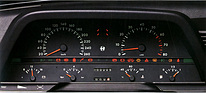 Bild: Alfa Romeo 164 (1990) - Umfangreiche Kontroll-Lämpchen-Sammlung im Dreiliter