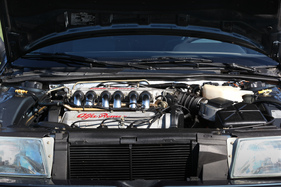 Alfa Romeo 164 3.0 V6 (1990) - der grosse Dreiliter-V6 findet gerade so Platz im Bug