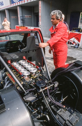 Alfa Romeo 164 ProCar (1988) - Blick auf den V10-Zylinder-Motor im Heck