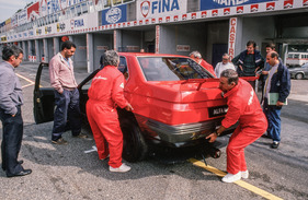 Alfa Romeo 164 ProCar (1988) - der hintere Teil der Karosserie konnte einfach abgehoben werden Alfa Romeo 164 ProCar (1988) - der hintere Teil der Karosserie konnte einfach abgehoben werden