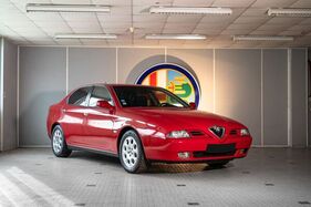 Alfa Romeo 166 2.5 V6 24V (1999) - als Lot 147 angeboten an der Artcurial Le Mans Classic Versteigerung am 30. Juni 2023