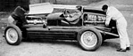 Alfa Romeo 16c Bimotore (1934) – Für zwei Motoren braucht es auch zwei Mechaniker (© Archiv Gerhard Schütz, 1934) Alfa Romeo 16c Bimotore (1934) – Für zwei Motoren braucht es auch zwei Mechaniker (© Archiv Gerhard Schütz, 1934)