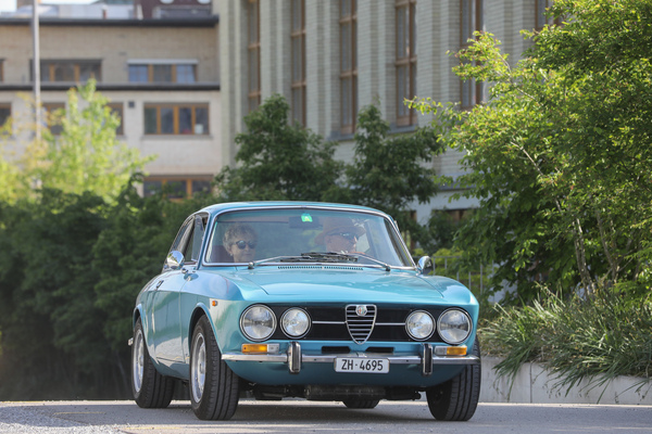 Alfa Romeo 1750 GT Veloce (1968) – "Bertone" ohne "Kantenhaube" – Older Classics Mai 2024