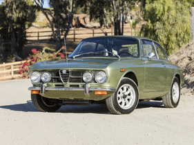 Alfa Romeo 1750 GT Veloce Design by Giorgetto Giugiaro (1971) - as lot 109 at the Bonhams Scottsdale auction on January 21, 2021