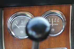 Alfa Romeo 1750 GT Veloce - Zusatzinstrumente in der Mittelkonsole (1969)